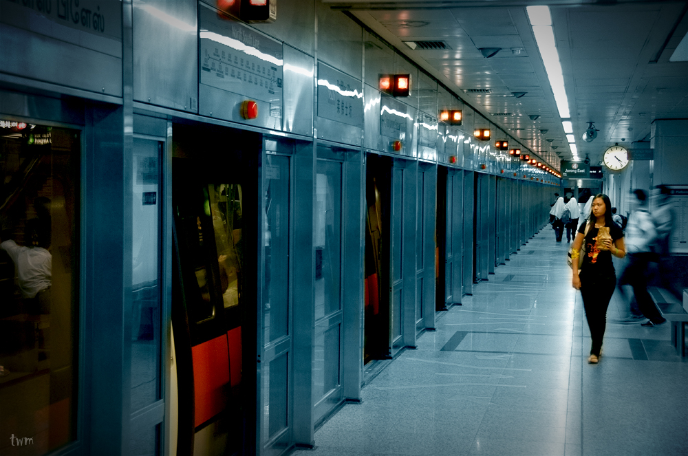 A Platform on Singapore's MRT Rapid Transit System (Source: Jason D'Great)