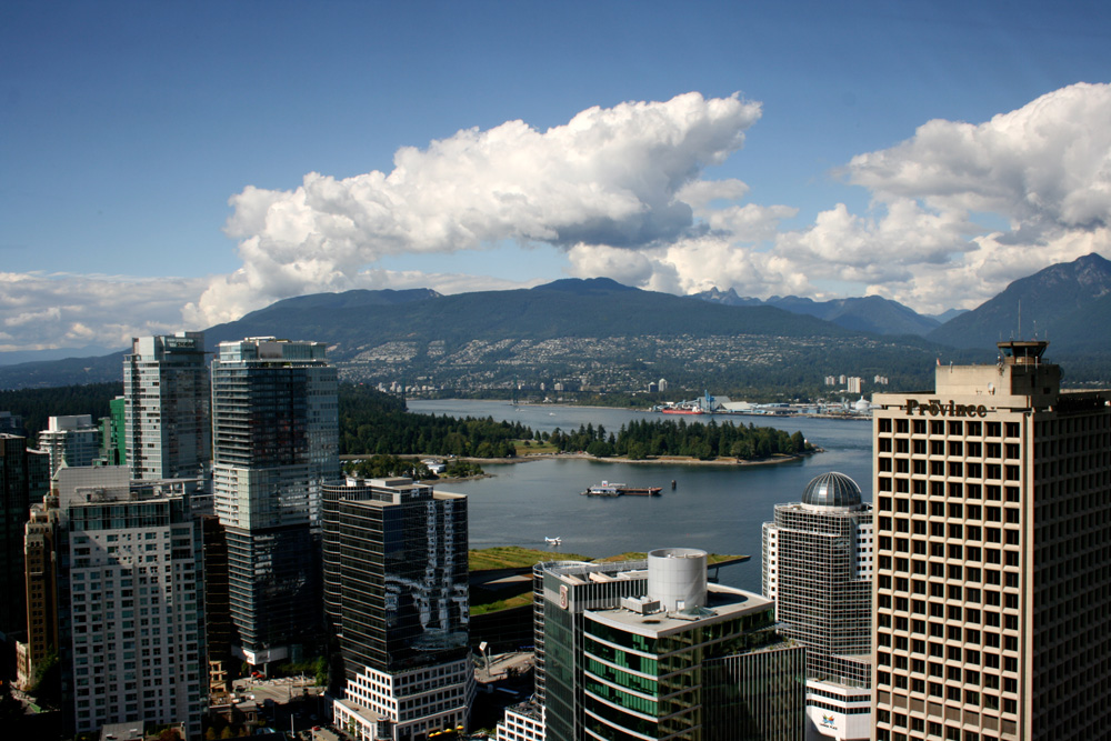The proximity of urbanity to nature has made Vancouver the home of an attractive real estate market (Photo: Jate Bleeker)