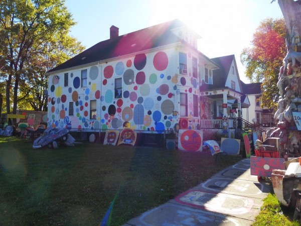 The Heidelbergproject: Jellybean house representing racial harmony (photo: Authors)
