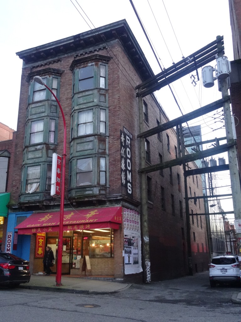 Chinatown contains a large number of Single Room Occupancy (SRO) hotels, which provide affordable housing for the area’s relatively poor population (Photo: Karin de Nijs) 