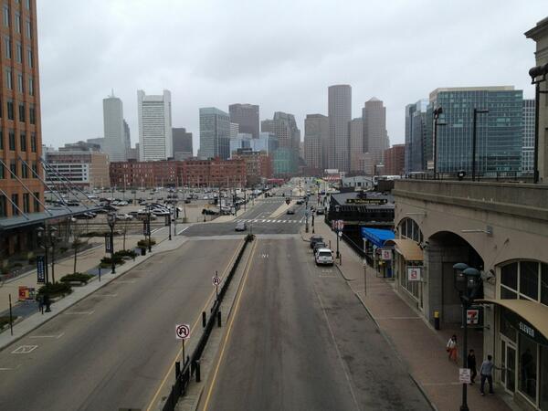 Deserted street in Boston (Photo: Mark Simpson, https://twitter.com/marksimpsons, 19.04.2013)